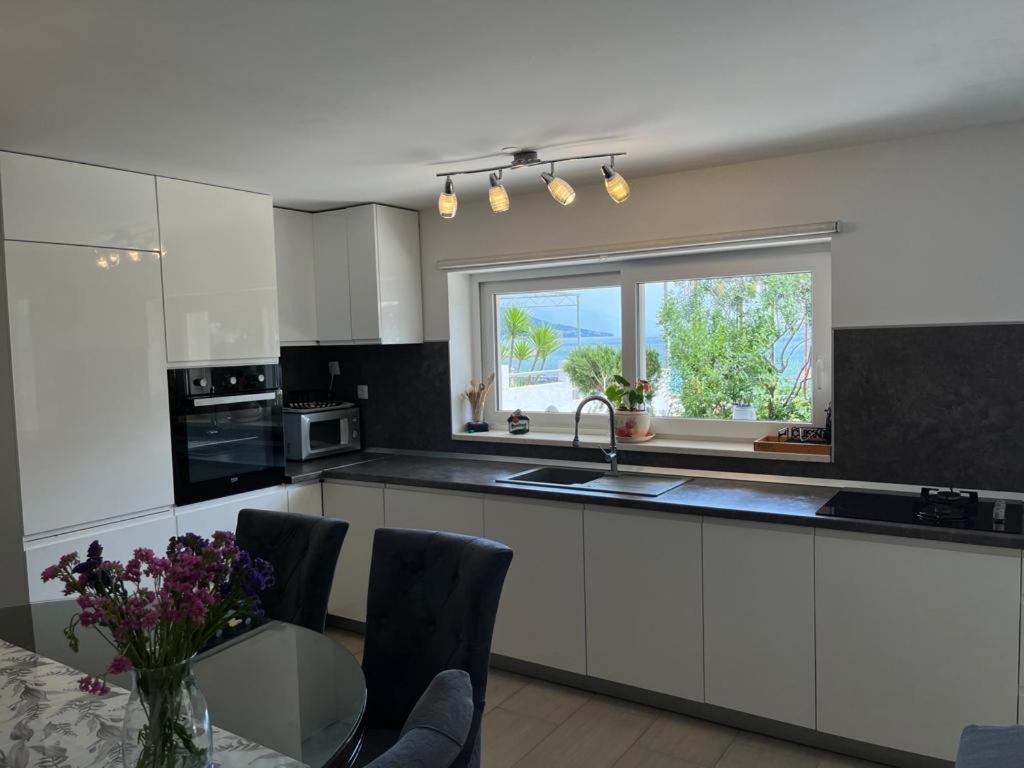 Apartment Verica In Duce - 20 Meters From The Beach Dugi Rat Exteriér fotografie