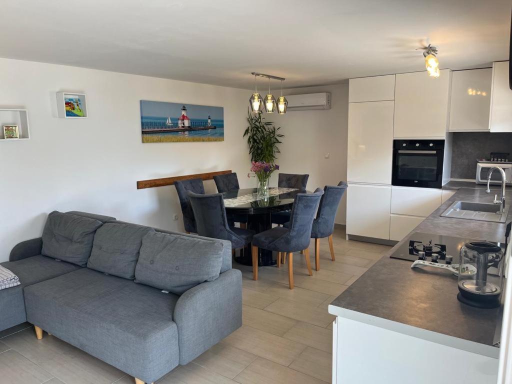 Apartment Verica In Duce - 20 Meters From The Beach Dugi Rat Exteriér fotografie